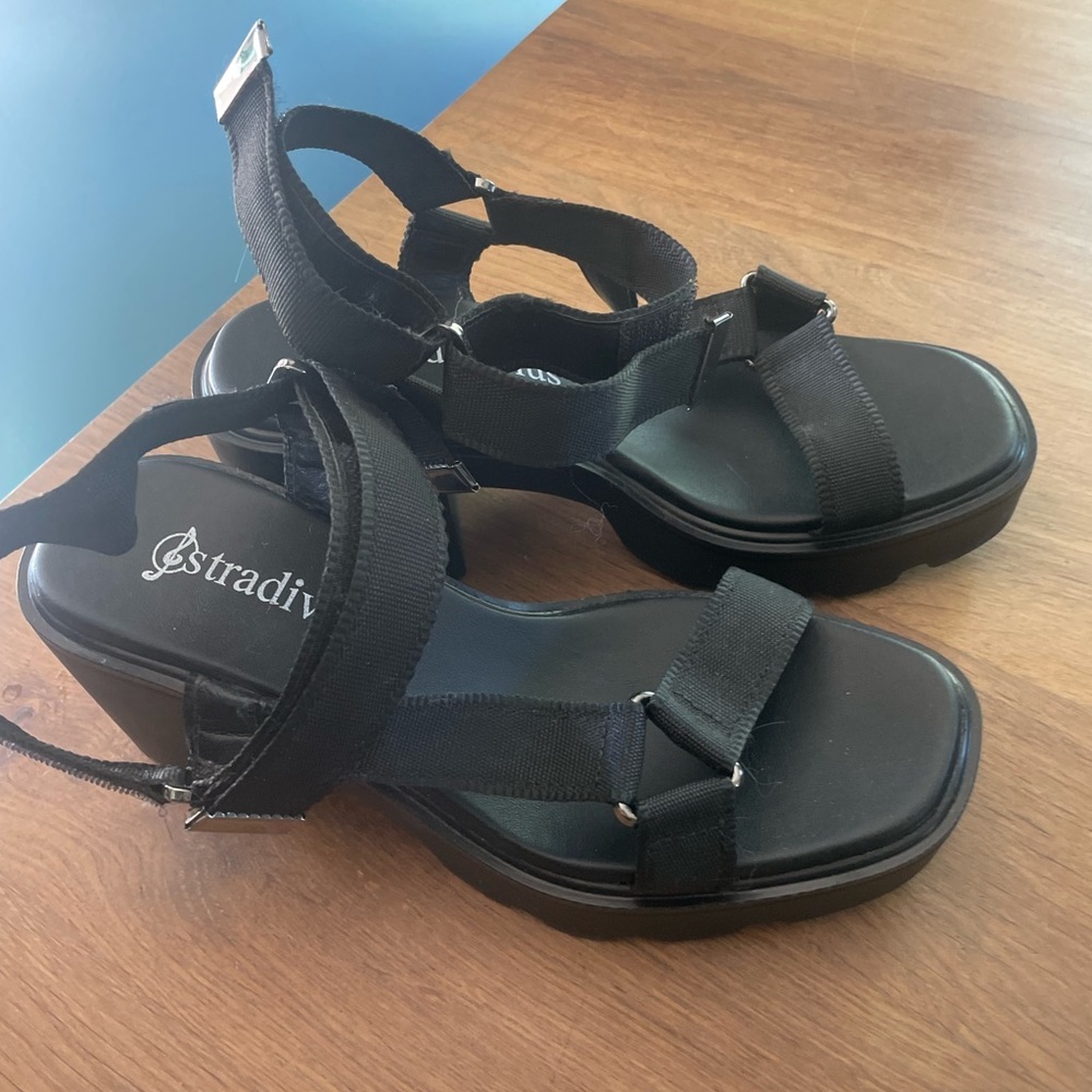 Worn only once chunky summer sandals goes with everything.